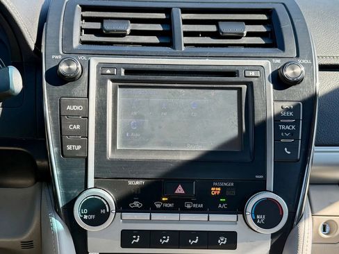 Used 2014 Toyota Camry LE image 15