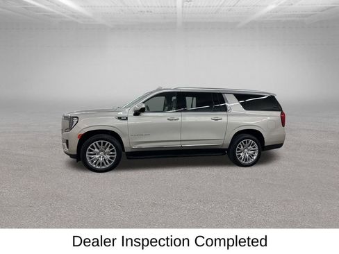 Used 2023 GMC Yukon XL SLT AWD/4WD image 9