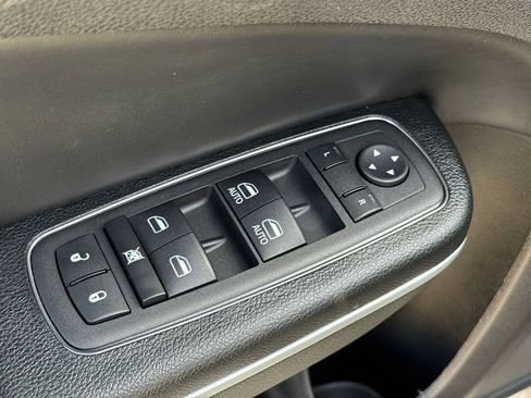 Used 2023 Chrysler 300 Touring L RWD image 18