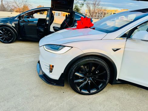 Used 2020 Tesla Model X Long Range image 20