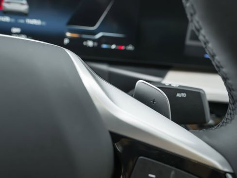 Used 2025 BMW 330i Sedan image 21