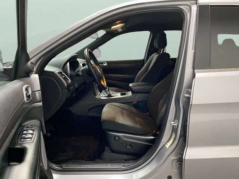 Used 2018 Jeep Grand Cherokee Laredo AWD/4WD image 11