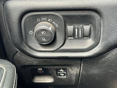 Used 2019 RAM 1500 Laramie AWD/4WD image 30
