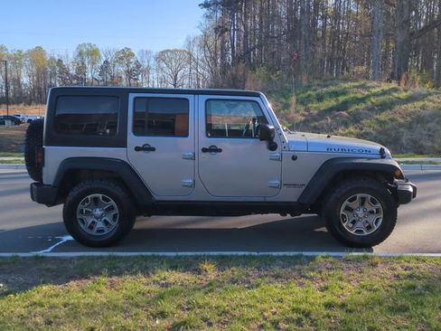 Used 2015 Jeep Wrangler Unlimited Rubicon w/ Dual Top Group image 14