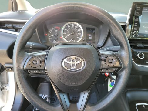 Used 2022 Toyota Corolla LE FWD image 21