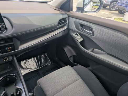 Used 2023 Nissan Rogue SV FWD image 17
