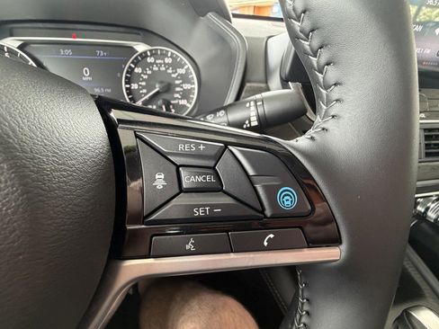 Used 2025 Nissan Altima 2.5 SV w/ SV Premium Package AWD/4WD image 14