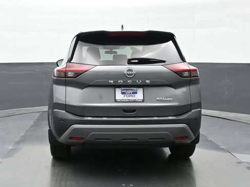 Used 2022 Nissan Rogue SV AWD/4WD image 3