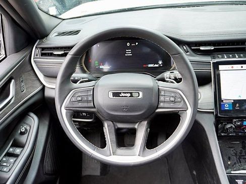 Used 2024 Jeep Grand Cherokee L Limited w/ Luxury Tech Group II AWD/4WD image 20