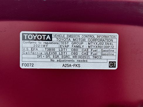 Used 2021 Toyota RAV4 XLE w/ Convenience Package FWD image 21
