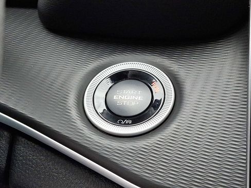 New 2025 Jeep Grand Cherokee Altitude image 16