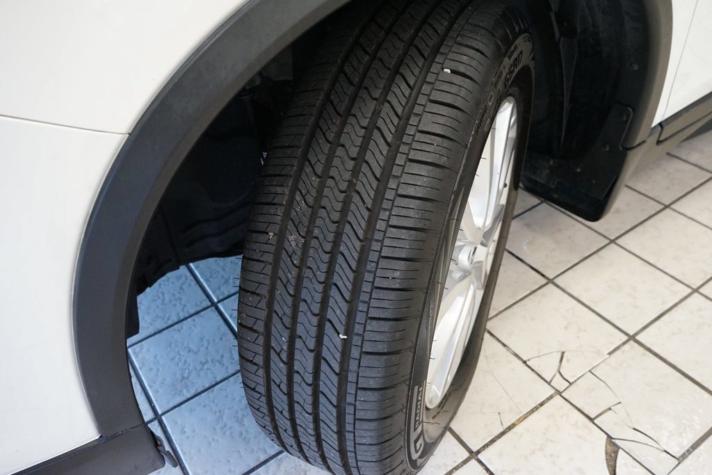 Used 2017 Nissan Rogue SV AWD/4WD image 49