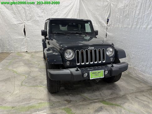 Used 2016 Jeep Wrangler Unlimited Sahara w/ Connectivity Group AWD/4WD image 28