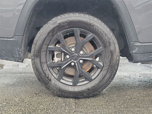 Used 2024 Jeep Grand Cherokee L Altitude image 30