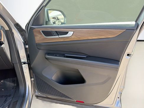 Used 2024 Volkswagen Atlas SE image 45