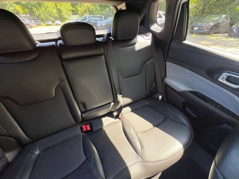 Used 2025 Jeep Compass Latitude AWD/4WD image 34