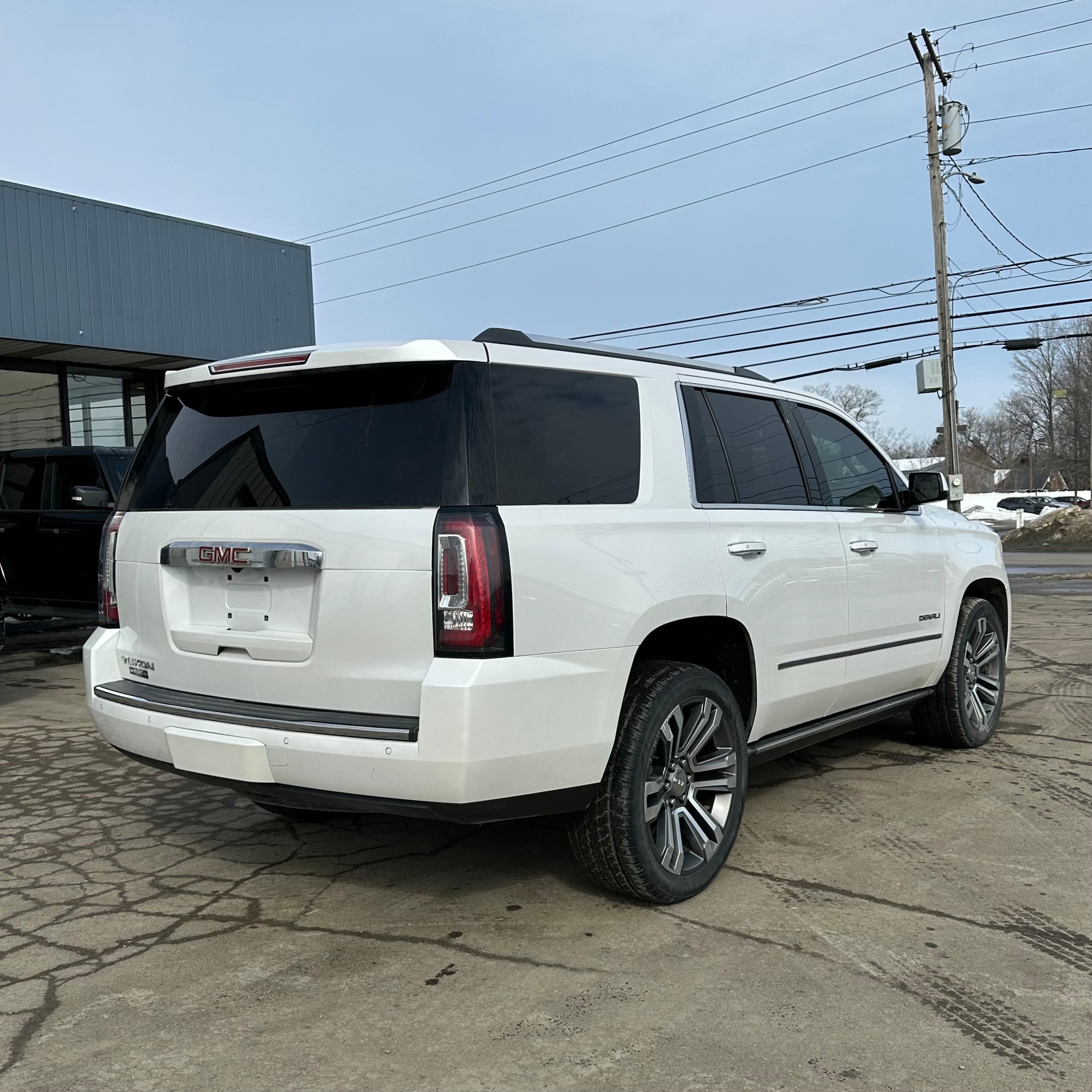 Used 2019 GMC Yukon Denali w/ Denali Ultimate Package AWD/4WD image 3