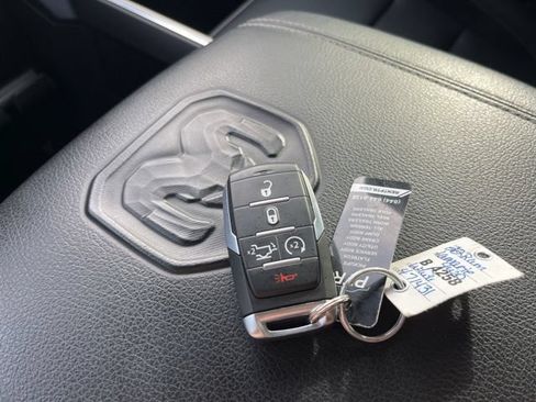 Used 2022 RAM 1500 Laramie AWD/4WD image 24