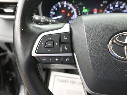 Used 2023 Toyota Highlander LE image 19