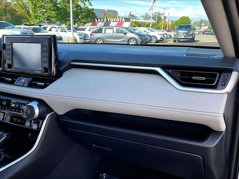 Used 2021 Toyota RAV4 XLE Premium FWD image 18