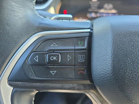 Used 2022 Jeep Grand Cherokee Limited image 24