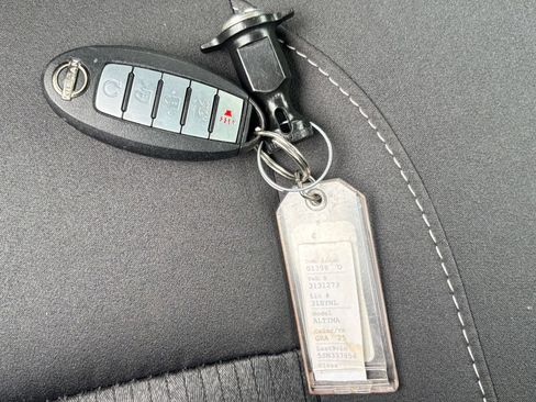 Used 2025 Nissan Altima 2.5 SV FWD image 21