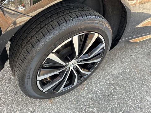 Used 2023 Volvo XC60 B5 Plus w/ Climate Package image 15