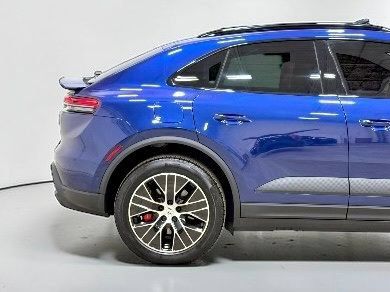 Used 2025 Porsche Macan 4S Electric w/ Premium Package AWD/4WD image 14