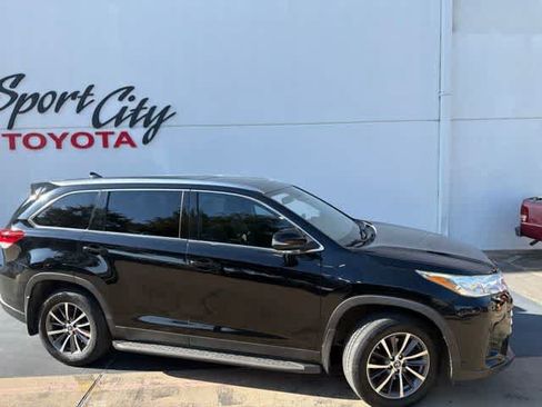 Used 2019 Toyota Highlander XLE AWD/4WD image 5