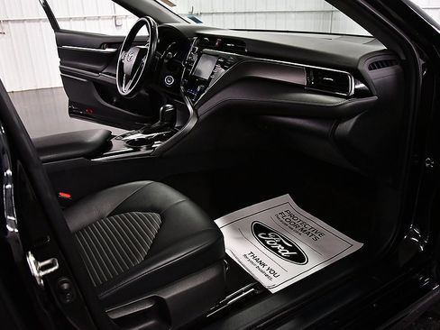 Used 2020 Toyota Camry SE image 24