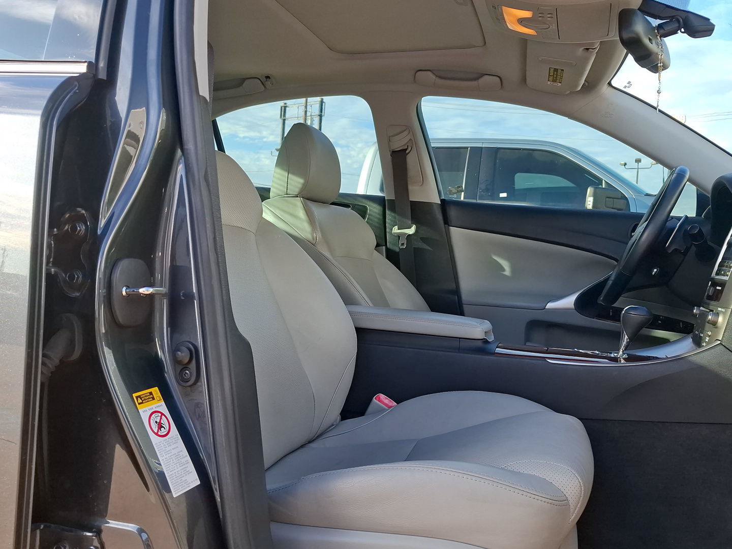 Used 2008 Lexus IS 250 w/ Premium Pkg RWD image 11