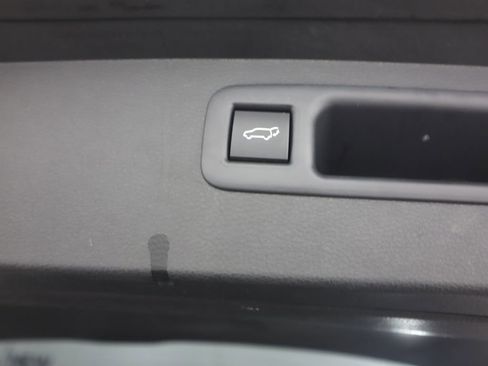 Used 2023 Toyota Highlander XLE image 35