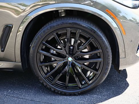 Used 2023 BMW X5 xDrive40i w/ M Sport Package AWD/4WD image 8