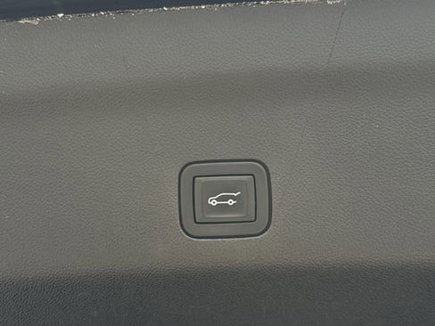 Used 2023 Chevrolet Tahoe Z71 w/ Luxury Package image 36