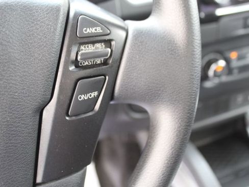 Used 2024 Nissan Frontier SV image 17