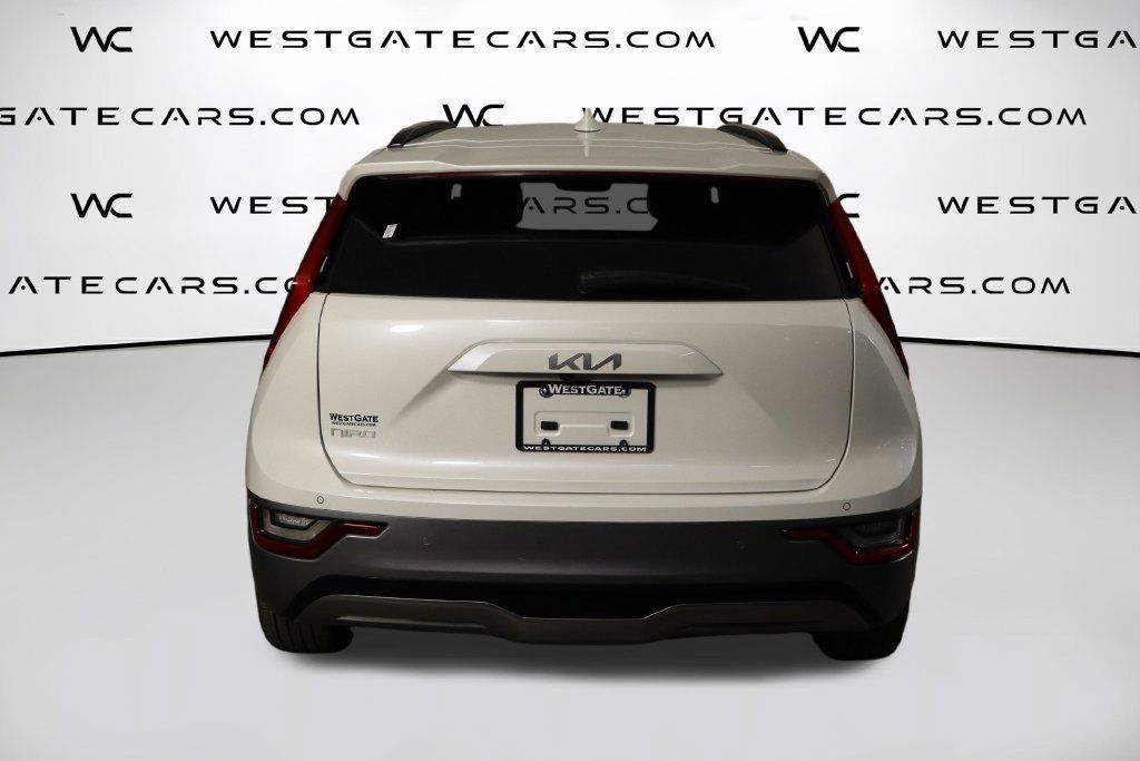 Used 2023 Kia Niro Wave w/ Wave Preserve Package FWD image 4