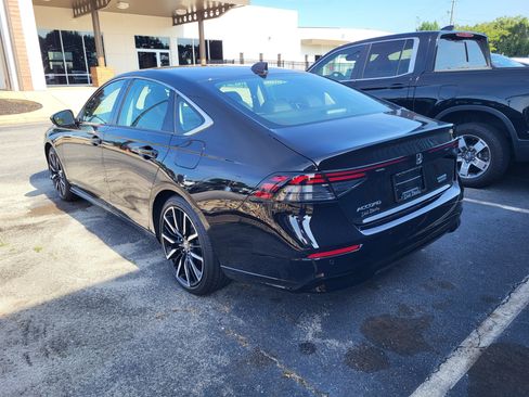 Used 2025 Honda Accord Touring image 6