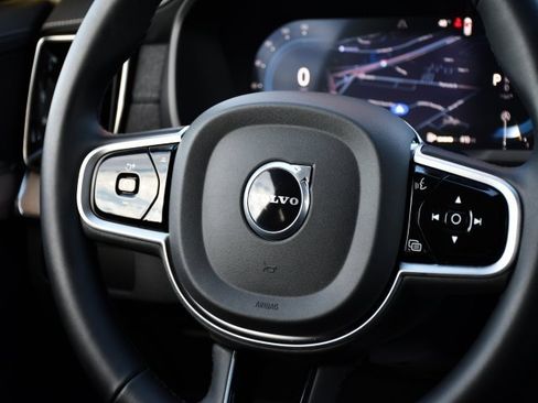 Certified 2025 Volvo XC90 B6 Plus image 22