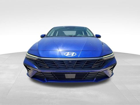 Used 2024 Hyundai Elantra Limited FWD image 2