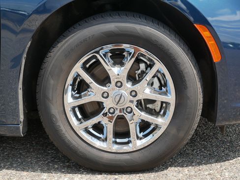 Used 2025 Chrysler Pacifica Select FWD image 15