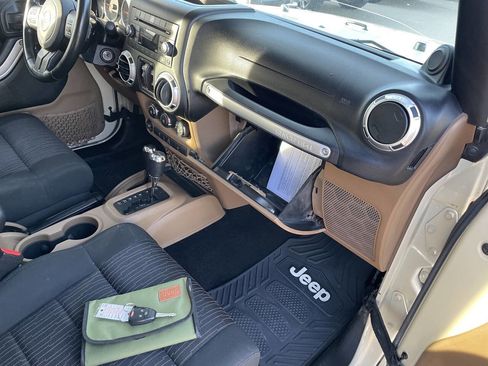 Used 2011 Jeep Wrangler Unlimited Sahara w/ Connectivity Group image 35