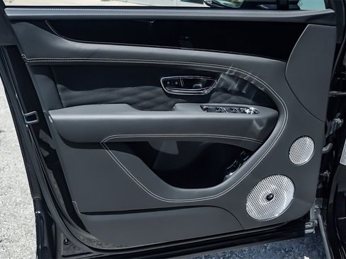 Certified 2024 Bentley Bentayga Extended Wheelbase image 28
