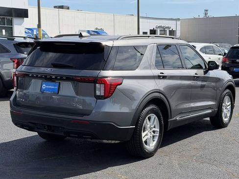 Used 2025 Ford Explorer Active RWD image 2