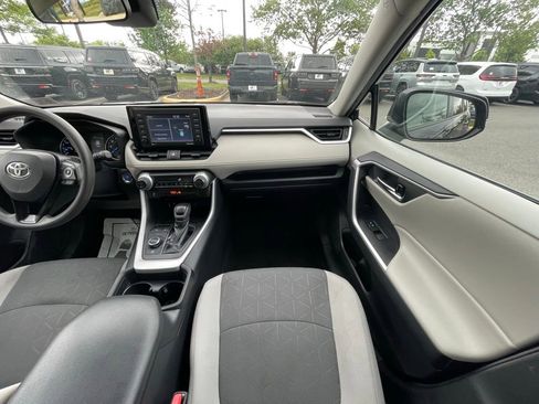 Used 2021 Toyota RAV4 XLE w/ Convenience Package AWD/4WD image 17