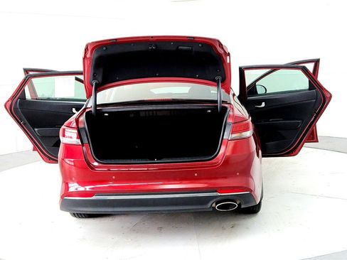 Used 2018 Kia Optima S image 11