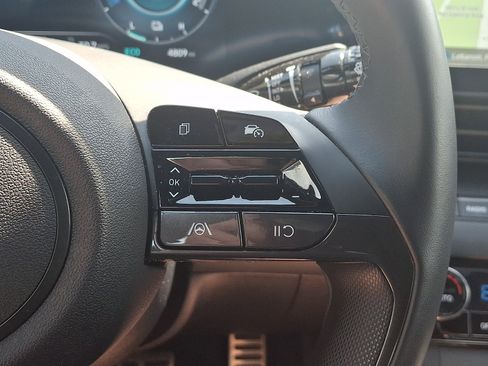 Used 2025 Hyundai Elantra SEL FWD image 22