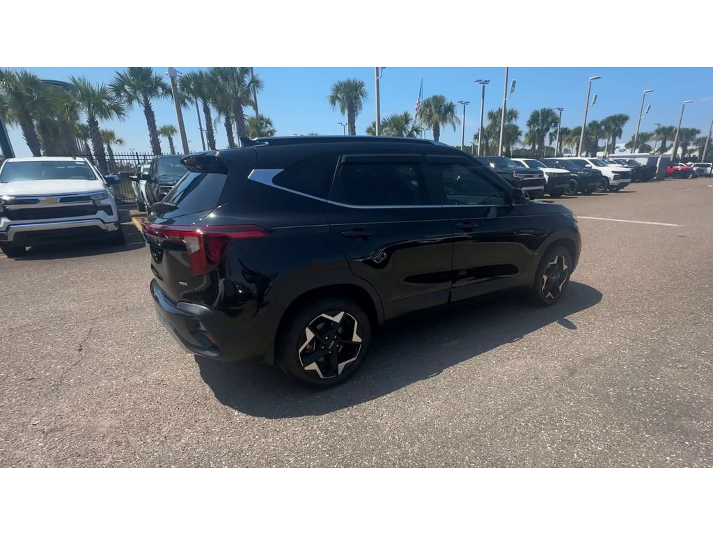 Used 2024 Kia Seltos EX AWD/4WD image 2