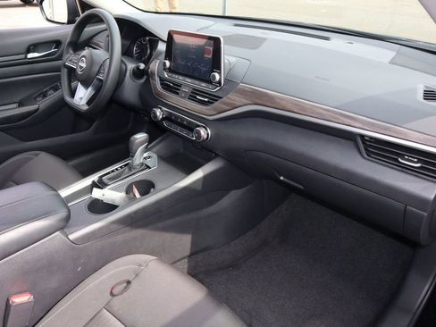 Certified 2025 Nissan Altima 2.5 SV FWD image 24