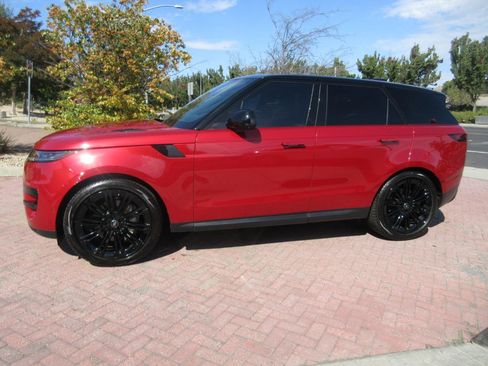 Used 2024 Land Rover Range Rover Sport SE AWD/4WD image 3