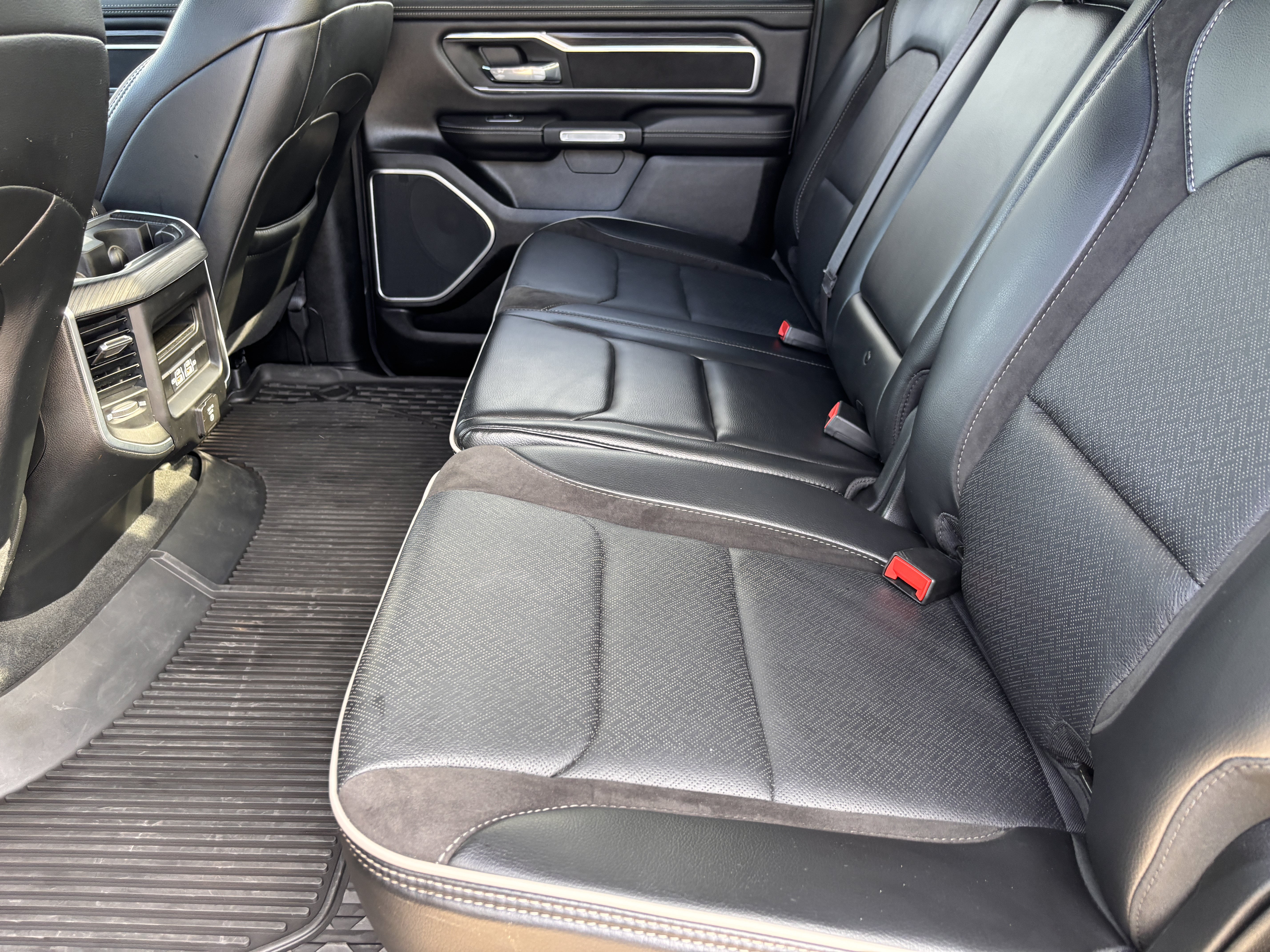 Used 2023 RAM 1500 Laramie RWD image 23